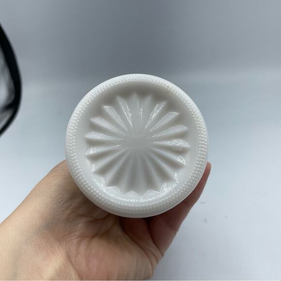 Vintage Milk Glass Mini Bud Vase Flowers Small - Picture 4 of 6
